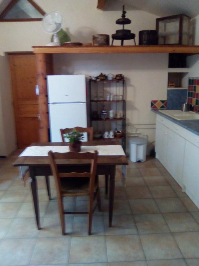 Sous Les Pins Apartment วิลเนิฟ-เลส์-อาวิญง ภายนอก รูปภาพ